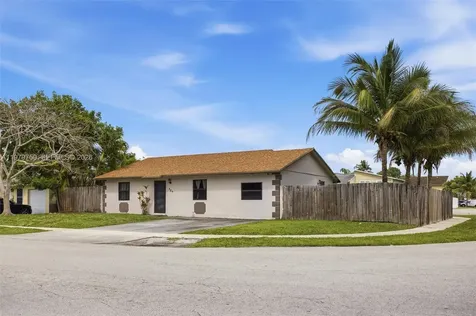 720 SW 81 Terrace North Lauderdale FL 33068