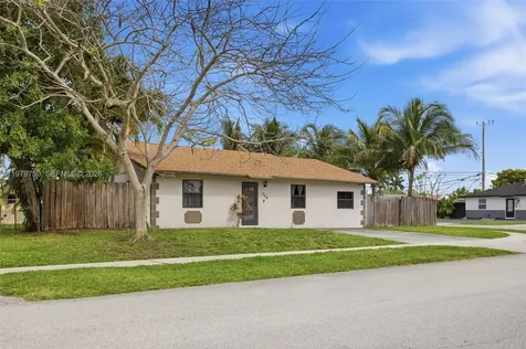 720 SW 81 Terrace North Lauderdale FL 33068