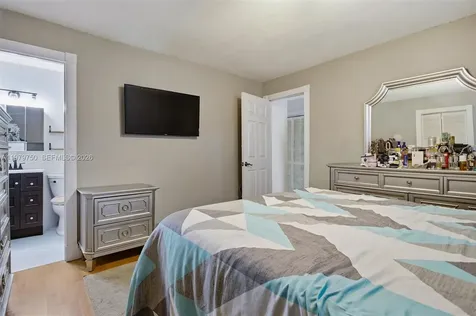 720 SW 81 Terrace North Lauderdale FL 33068