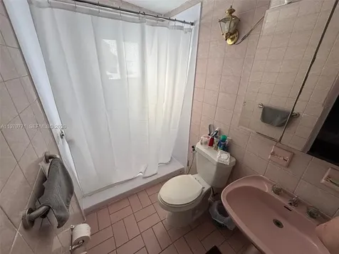 3533 NW 2nd Terrace Miami FL 33125
