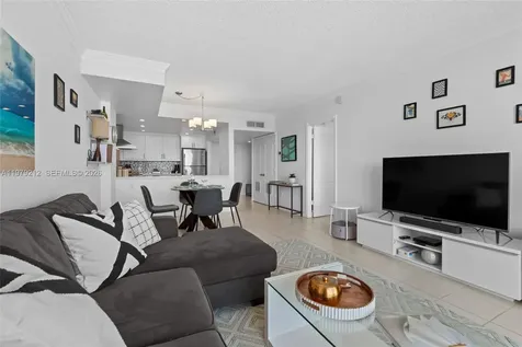 6900 Bay Drive Miami Beach FL 33141