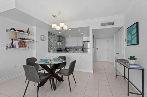 6900 Bay Drive Miami Beach FL 33141