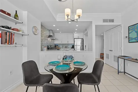 6900 Bay Drive Miami Beach FL 33141