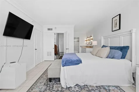 6900 Bay Drive Miami Beach FL 33141