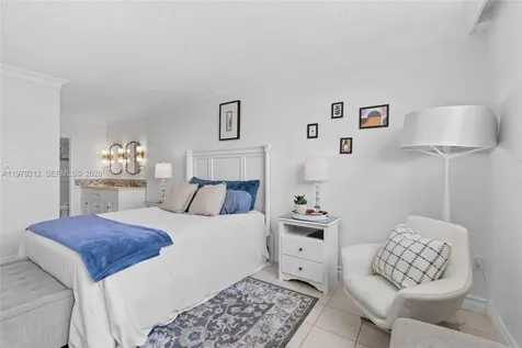 6900 Bay Drive Miami Beach FL 33141