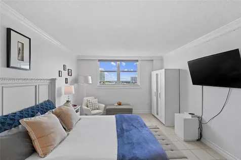 6900 Bay Drive Miami Beach FL 33141