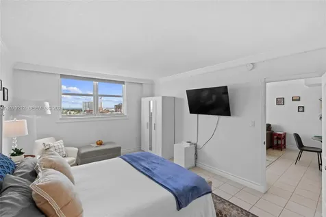 6900 Bay Drive Miami Beach FL 33141