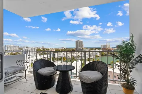 6900 Bay Drive Miami Beach FL 33141