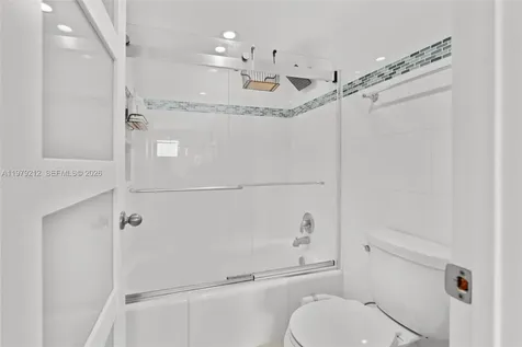 6900 Bay Drive Miami Beach FL 33141