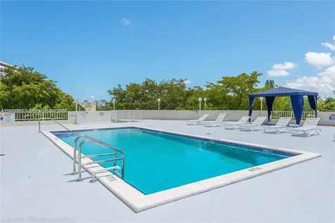 6900 Bay Drive Miami Beach FL 33141