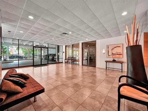 6900 Bay Drive Miami Beach FL 33141