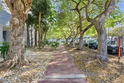 6900 Bay Drive Miami Beach FL 33141