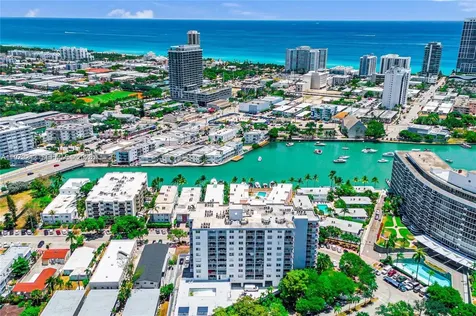 6900 Bay Drive Miami Beach FL 33141