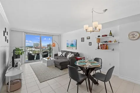 6900 Bay Drive Miami Beach FL 33141