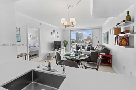 6900 Bay Drive Miami Beach FL 33141