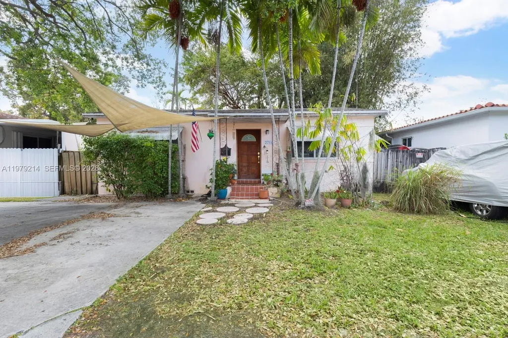 2710 SW 28th Court Miami FL 33133