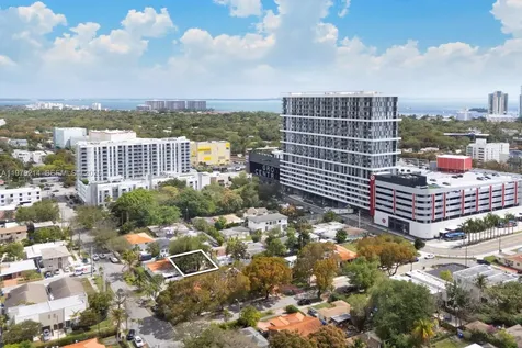 2710 SW 28th Court Miami FL 33133