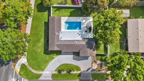 5402 SW 1st Court Plantation FL 33317