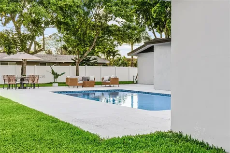 5402 SW 1st Court Plantation FL 33317
