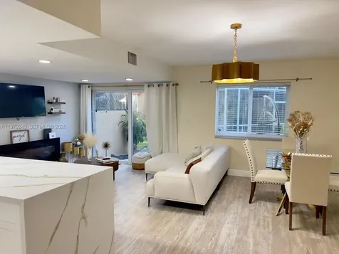 568 N University Drive Plantation FL 33324