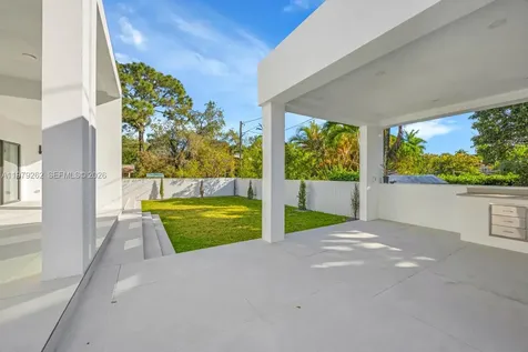 472 S Royal Poinciana Boulevard Miami Springs FL 33166