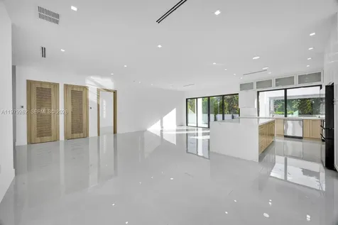 472 S Royal Poinciana Boulevard Miami Springs FL 33166