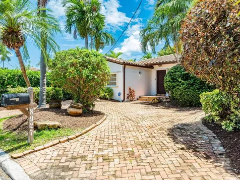 8927 Hawthorne Avenue Surfside FL 33154