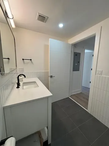888 Douglas Road Coral Gables FL 33134
