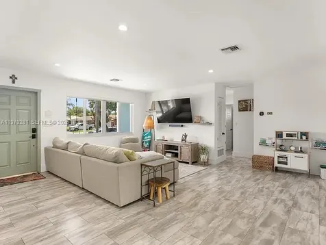 2211 NE 35th Court Lighthouse Point FL 33064