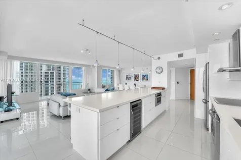 400 S Pointe Drive Miami Beach FL 33139