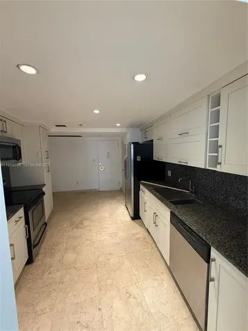 5255 Collins Avenue Miami Beach FL 33140