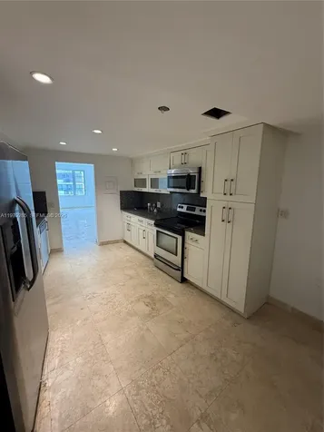 5255 Collins Avenue Miami Beach FL 33140