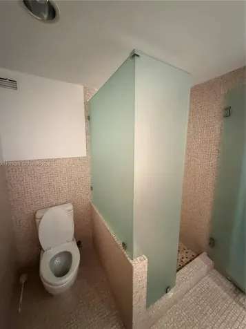 5255 Collins Avenue Miami Beach FL 33140