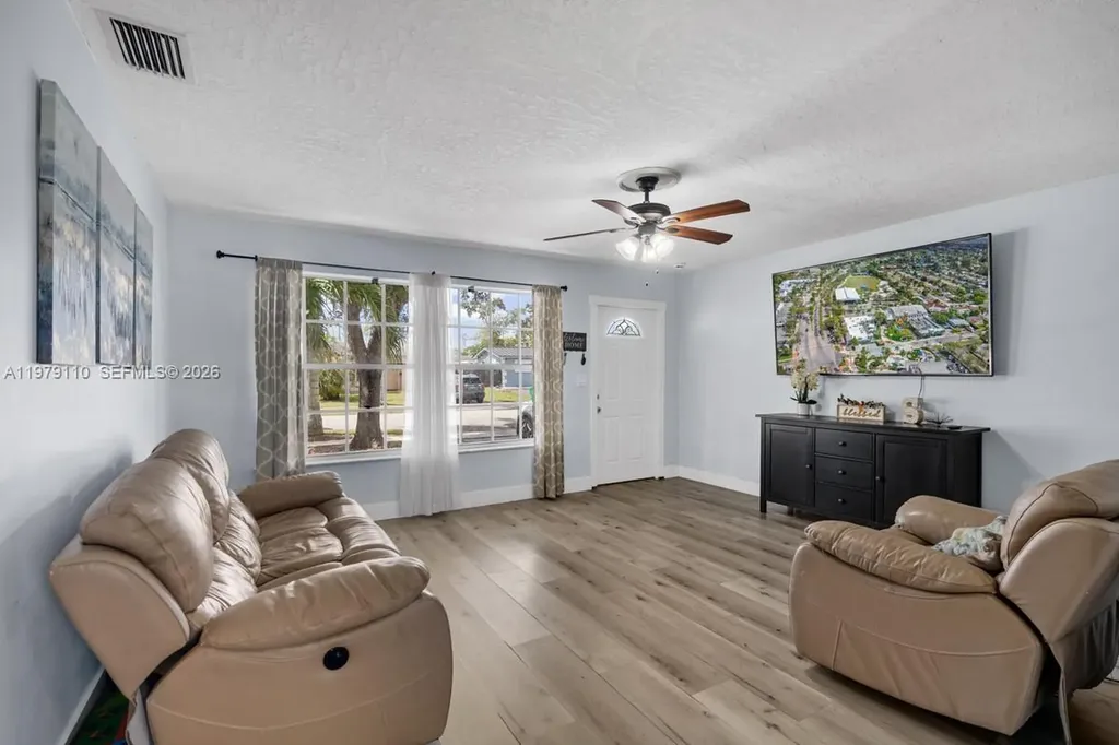 2286 NW 81st Avenue Sunrise FL 33322