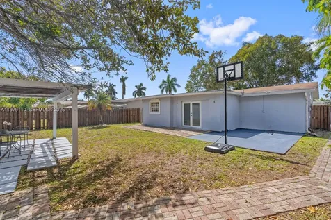 2286 NW 81st Avenue Sunrise FL 33322