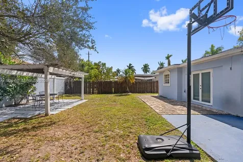2286 NW 81st Avenue Sunrise FL 33322