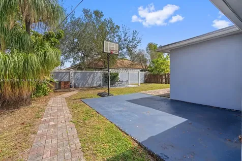 2286 NW 81st Avenue Sunrise FL 33322