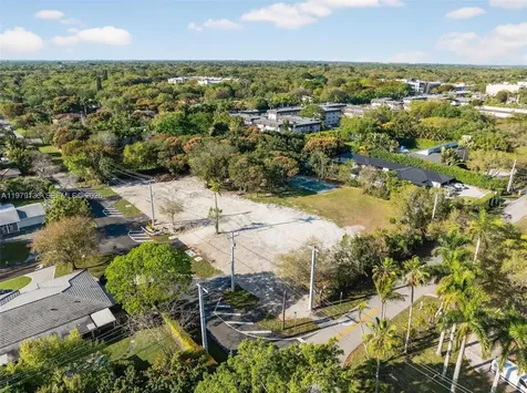 9232 SW 84 Avenue Miami FL 33156