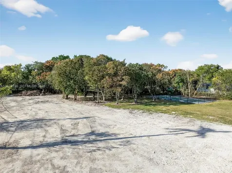 9232 SW 84 Avenue Miami FL 33156