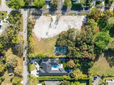 9232 SW 84 Avenue Miami FL 33156