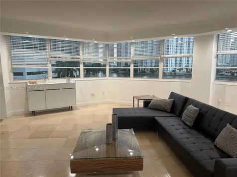 801 Brickell Bay Drive Miami FL 33131