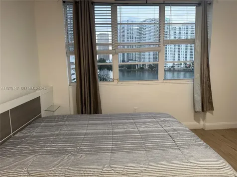 801 Brickell Bay Drive Miami FL 33131