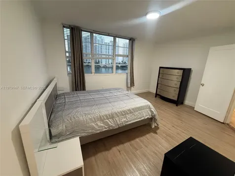 801 Brickell Bay Drive Miami FL 33131