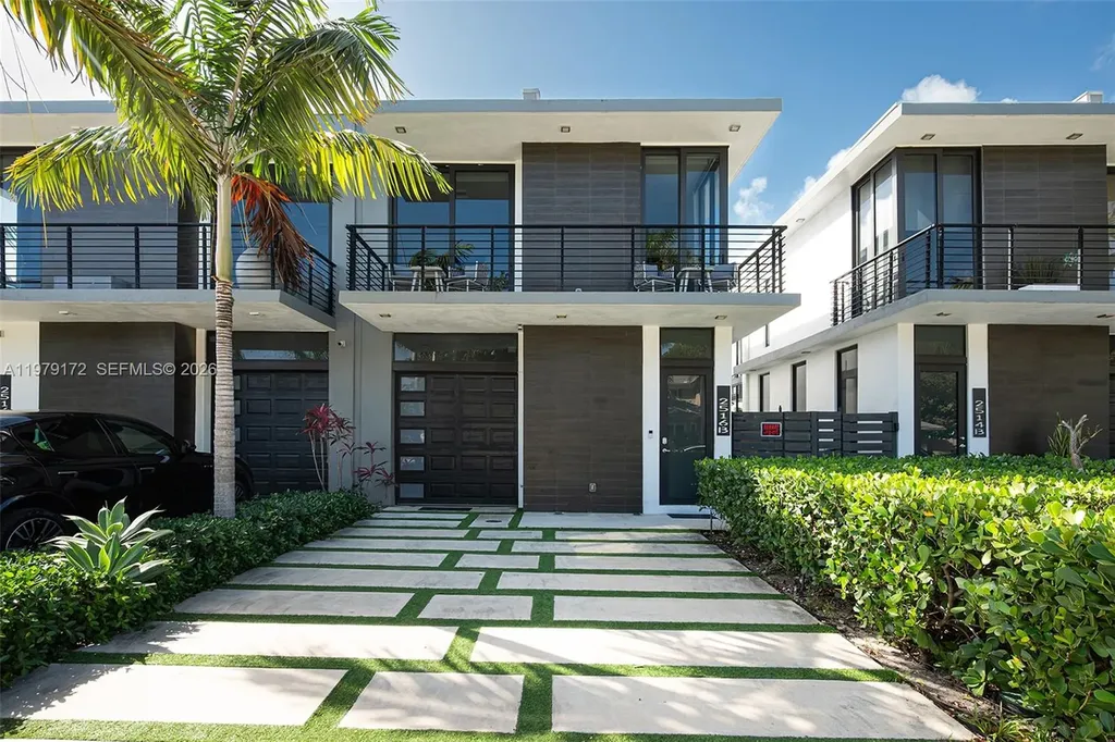 2516 NE 21st Street Fort Lauderdale FL 33305