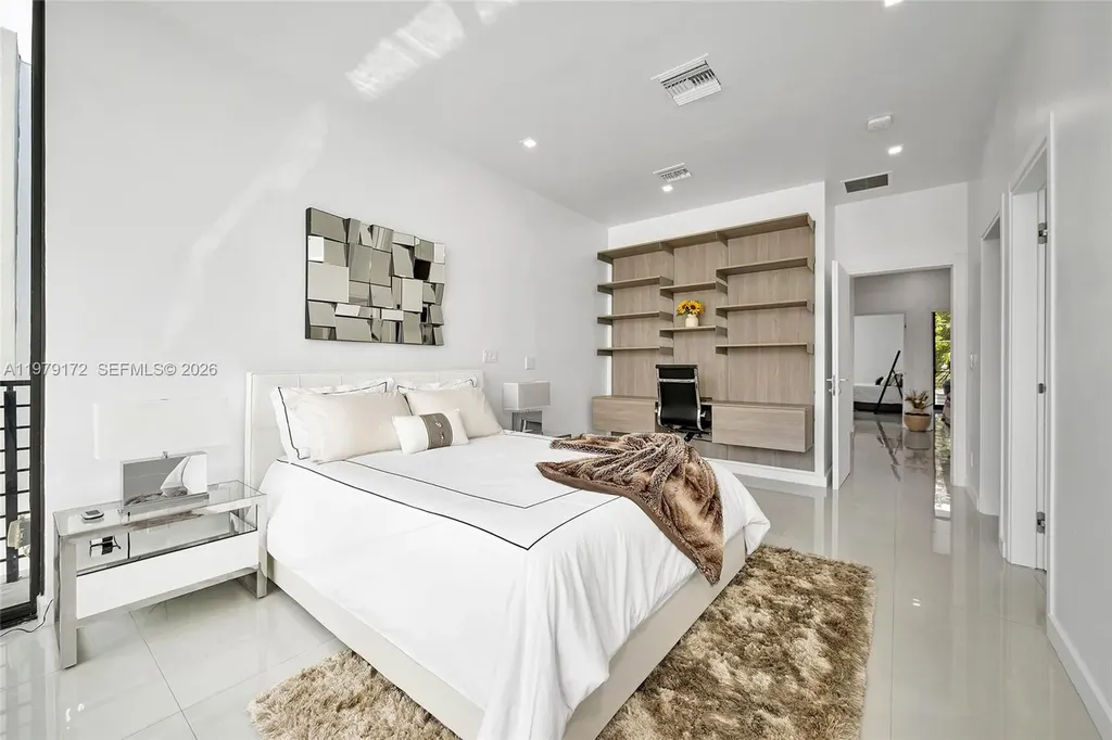 2516 NE 21st Street Fort Lauderdale FL 33305