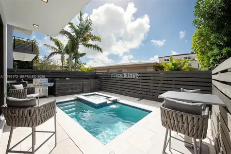 2516 NE 21st Street Fort Lauderdale FL 33305