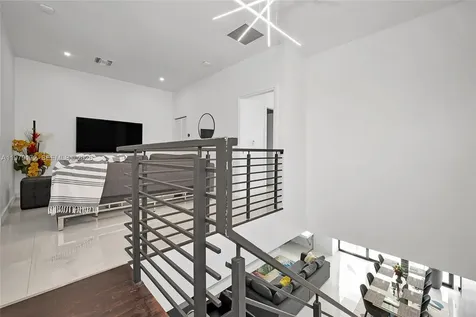 2516 NE 21st Street Fort Lauderdale FL 33305