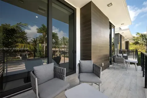 2516 NE 21st Street Fort Lauderdale FL 33305