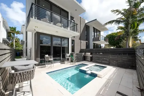 2516 NE 21st Street Fort Lauderdale FL 33305