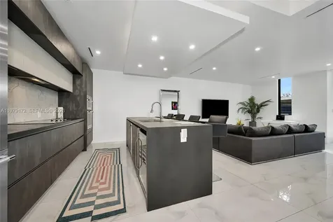 2516 NE 21st Street Fort Lauderdale FL 33305